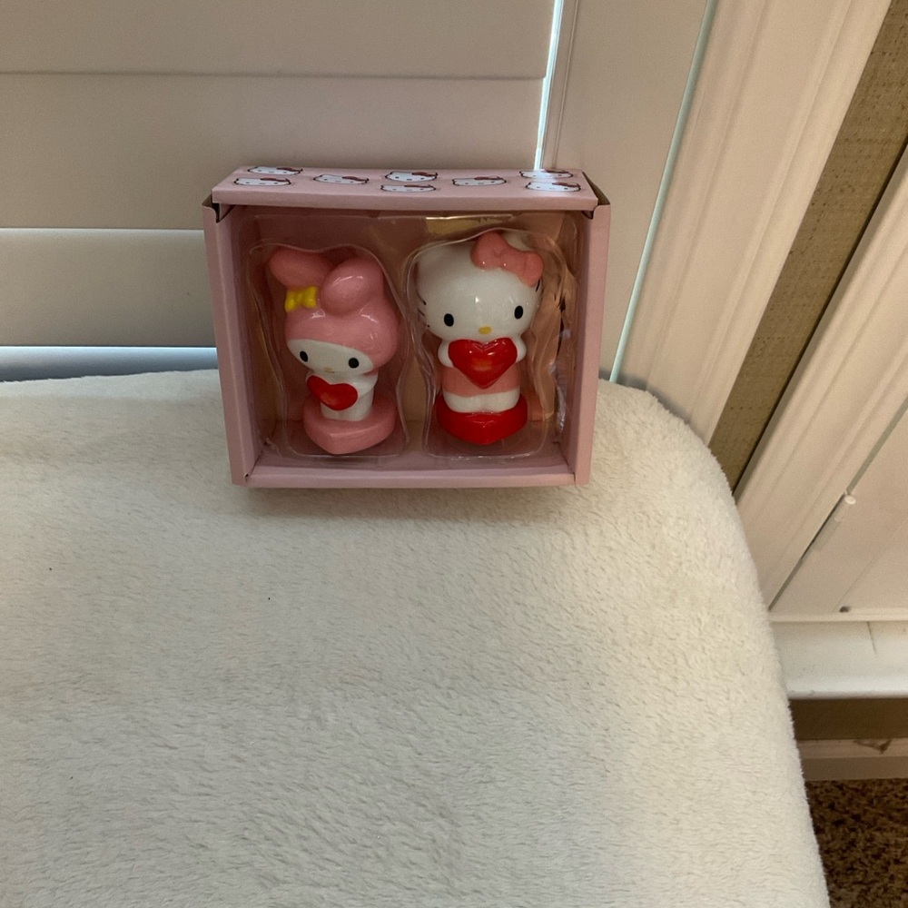 Hello Kitty Pink Heart Salt and Pepper Set